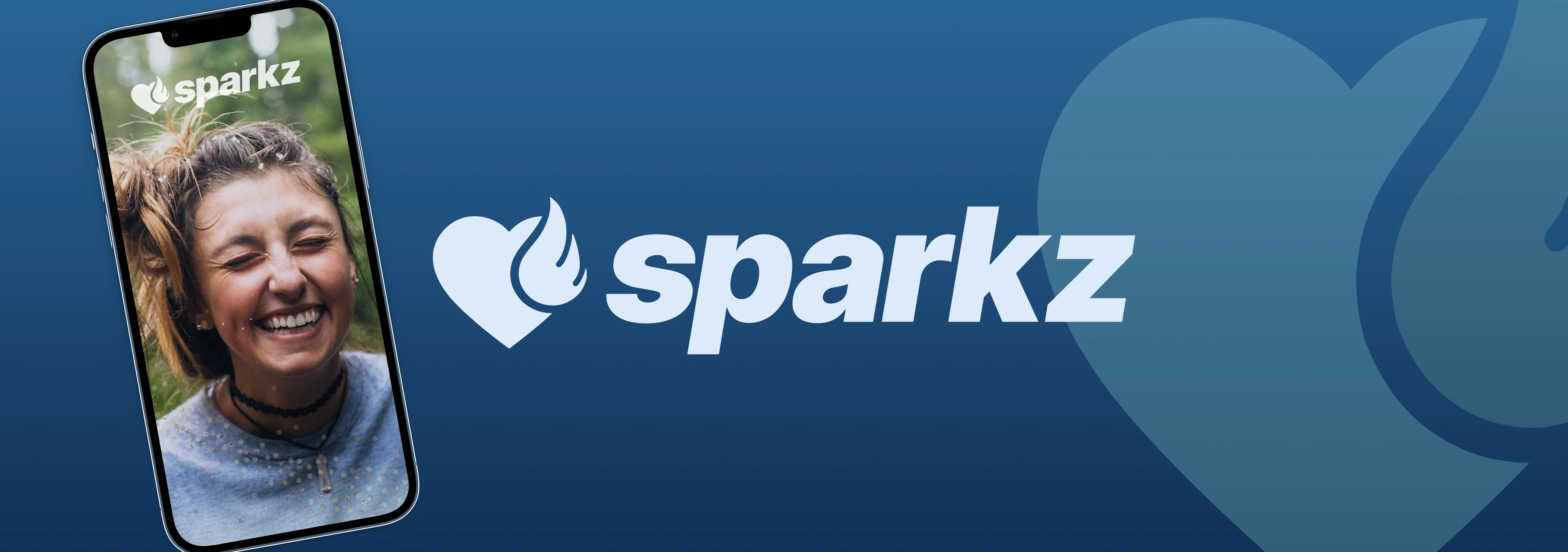 En glad tjej som har redan laddat ner appen Sparkz